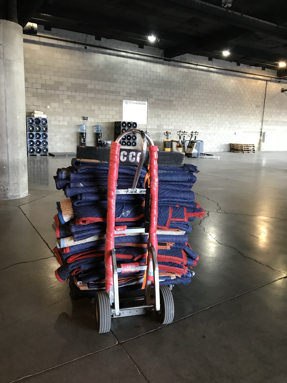 Furniture carts and moving blankets